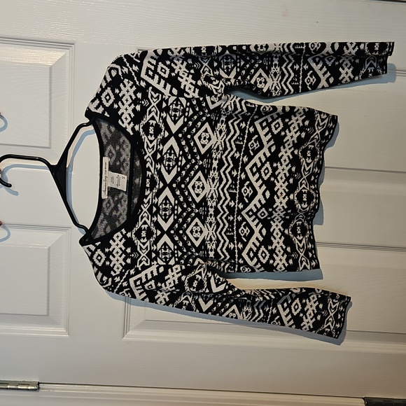 American Rag Small Black and White Aztec Cotton Medium Sleeve Crop Top - Picture 4 of 5